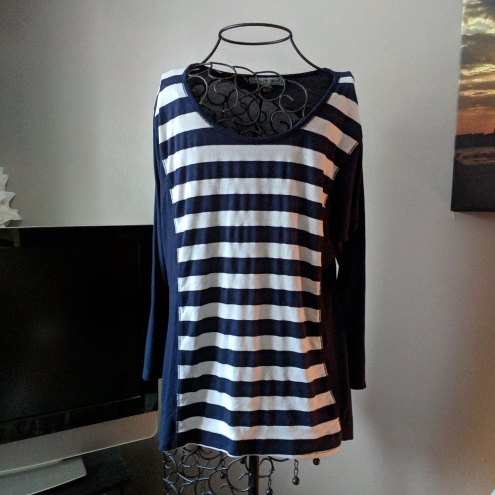 Lightweight long sleeve blouse